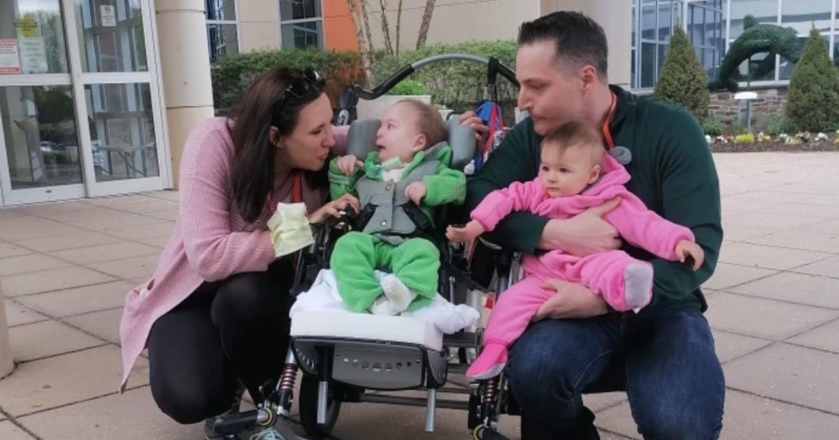 11-mjesečna djevojčica izašla iz bolnice pa prvi put ugledala sestru blizanku