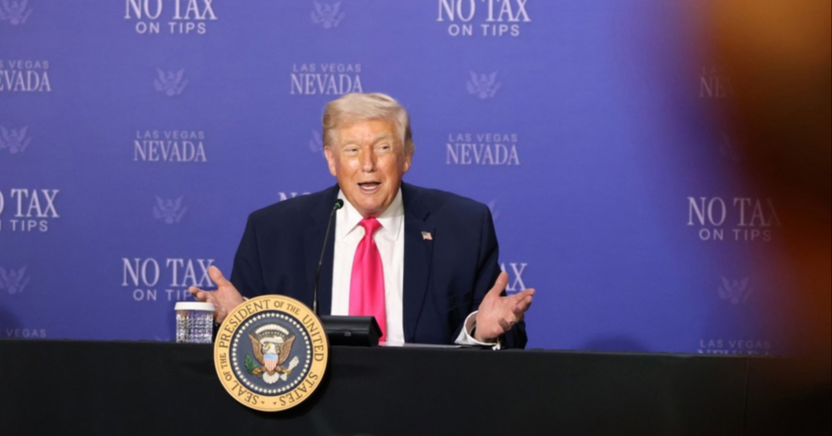 Trump opet izvrijeđao nekadašnje bliske saveznike: Tucker je glup, a Alex "spržen"