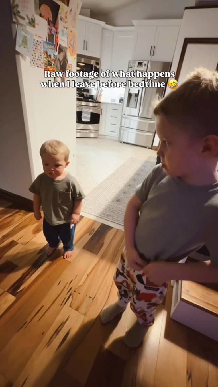 VIDEO Tata snimio reakciju sinova nakon što je mama otišla u kino. Nastala rasprava