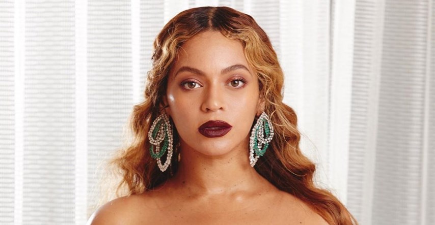 Beyoncé obara s nogu u haljini s riskantno visokim prorezom