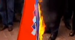 Mladić u Petrinji zapalio hrvatsku zastavu