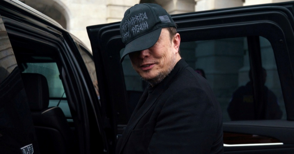 Tesla tvrdi da bi Musk trebao biti plaćen bilijun dolara. On sad žica taj novac