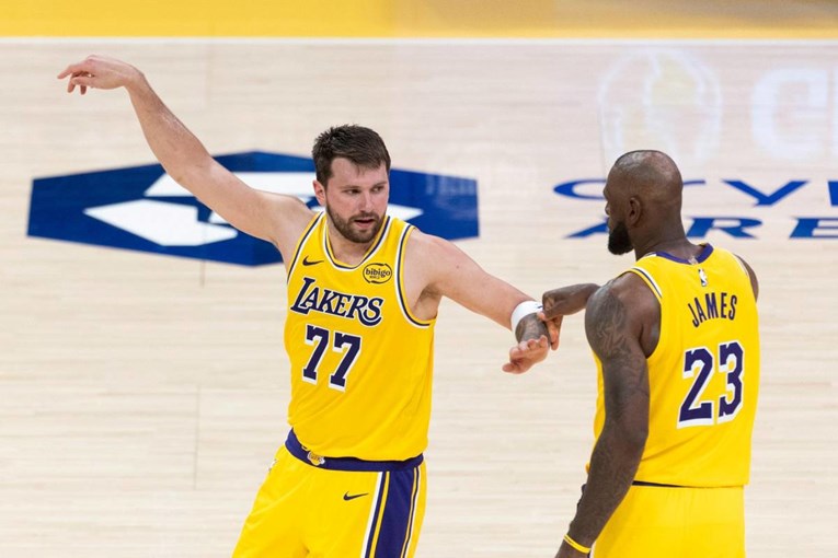LeBron James srušio NBA rekord. Lakersi slavili u dramatičnoj završnici