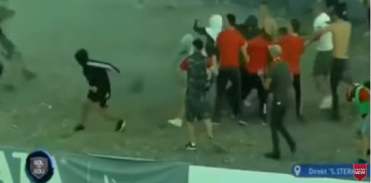 Neredi u Albaniji: Desetorica navijača mlatila jednoga, policija nemoćno gledala