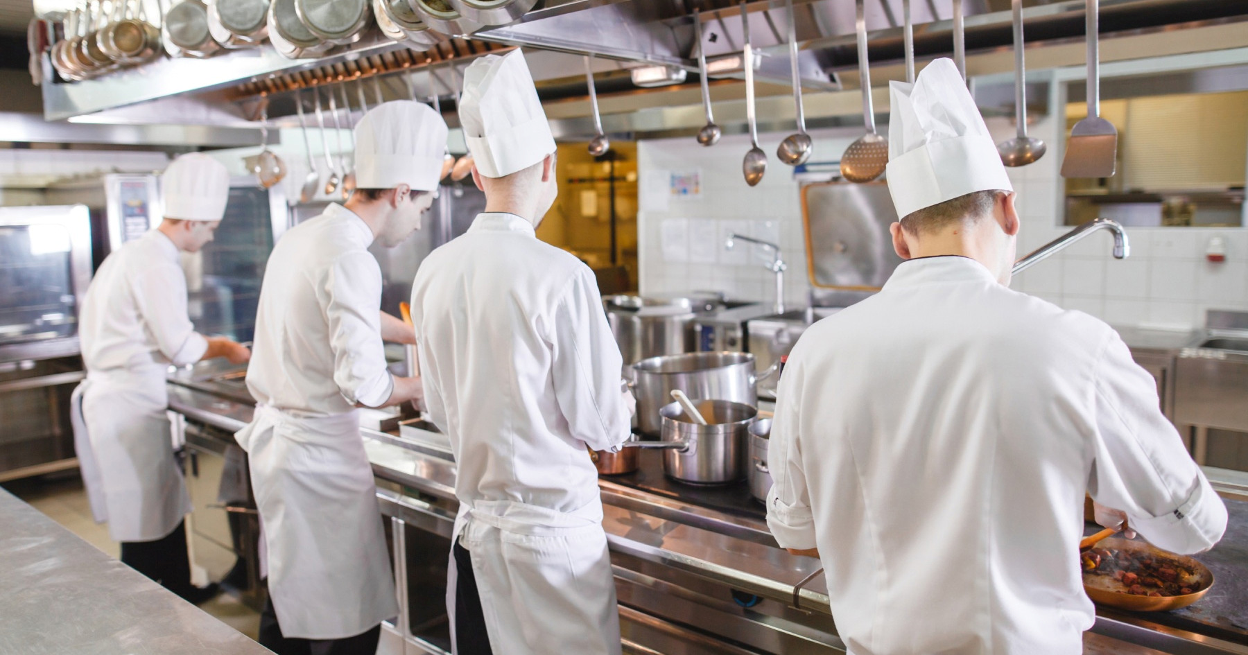 Chefovi zarađuju do 5 tisuća eura, kuhari do 2.5 tisuće eura. Je li to previše?