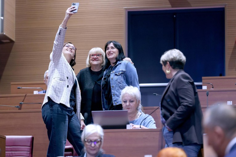 Zašto su zastupnici na sjednicu Sabora došli u traperu?