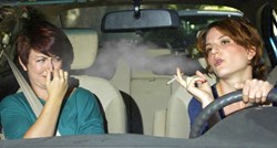 Njemačka želi zabraniti pušenje u automobilima, kazne do 3000 eura
