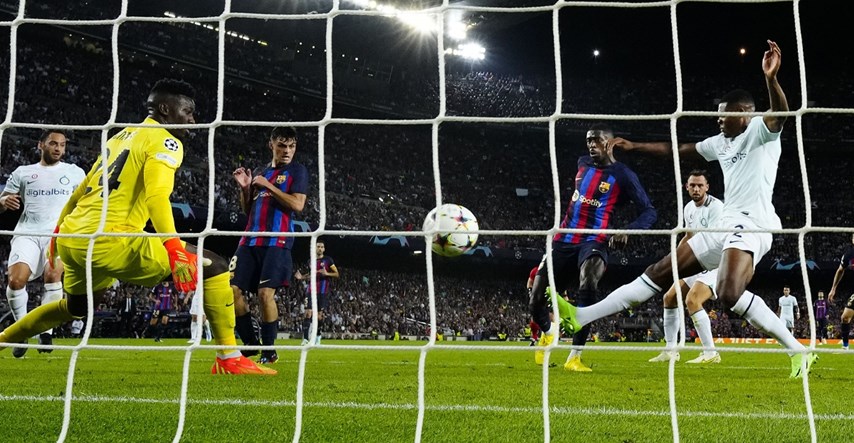 BARCELONA - INTER 3:3 Lewandowski u infarktnoj utakmici spasio Barcu ispadanja
