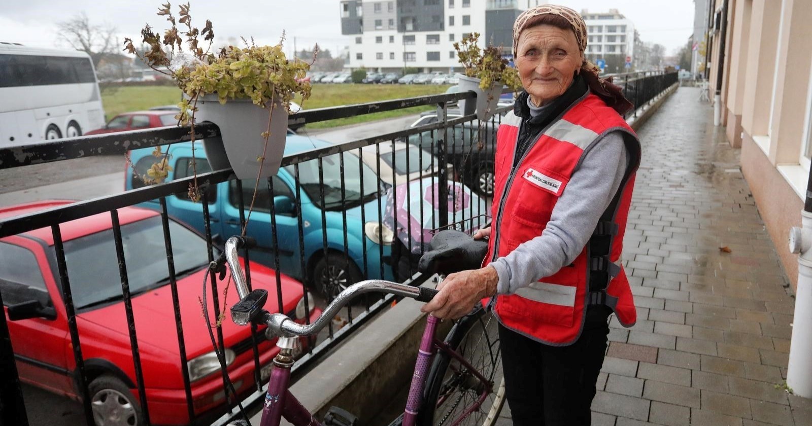 Barica (86) gotovo svaki dan volontira u Dugom Selu, do Crvenog križa dolazi biciklom