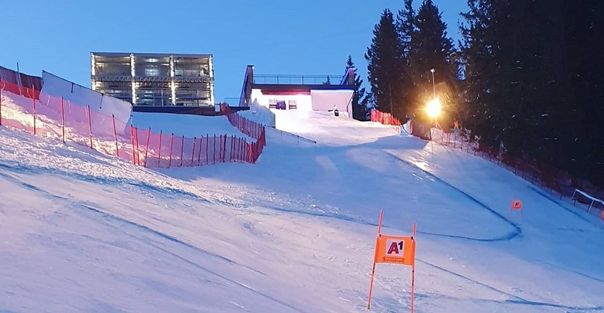Otkazan spust skijaša u Kitzbühelu. Snijeg i kiša su stazu napravili nesigurnom