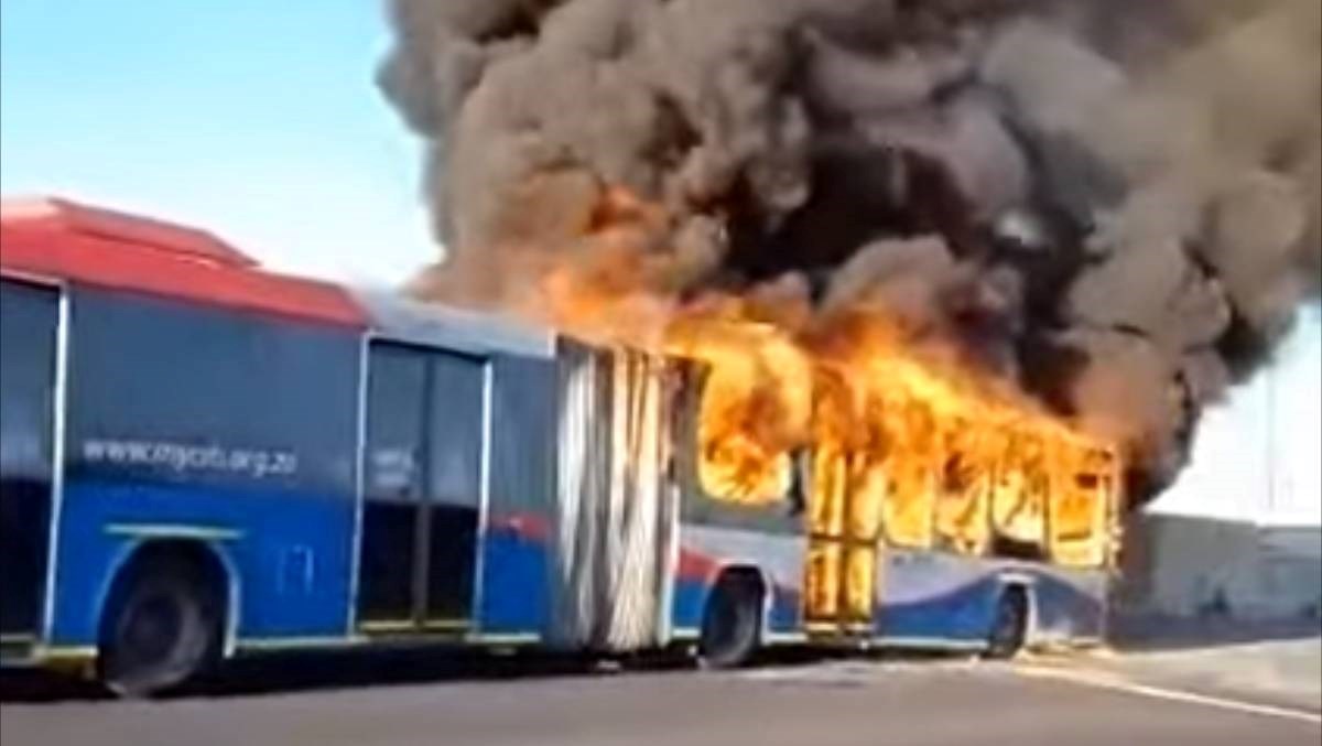 Štrajk taksista u Cape Townu, pucano u gume autobusa: "Ljudi su iskakali kroz prozor"