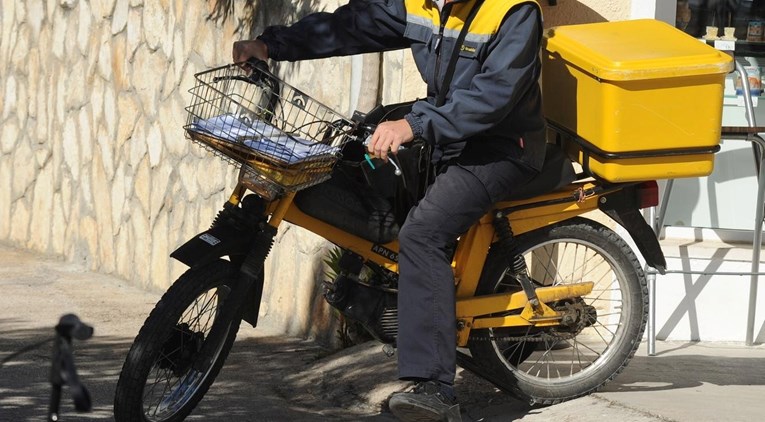 Poštara na Molatu udario auto. Sud odlučio da je Pošta jednako kriva kao i vozač