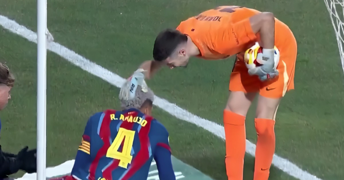 VIDEO Golman Barcelone s loptom u rukama izašao s terena da čestita suigraču