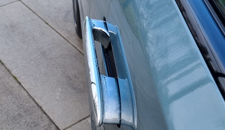 Kina zabranjuje popularne kvake na autima. Dizajnerski trend je zapravo fijasko