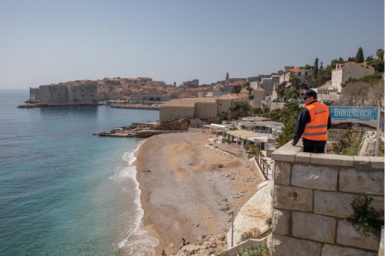 Noćni čuvar u Dubrovniku dobio prekršajnu prijavu, širio je lažne vijesti