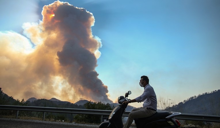 VIDEO Požari bjesne Mediteranom. Stručnjaci: Balkan čeka ekstreman kolovoz