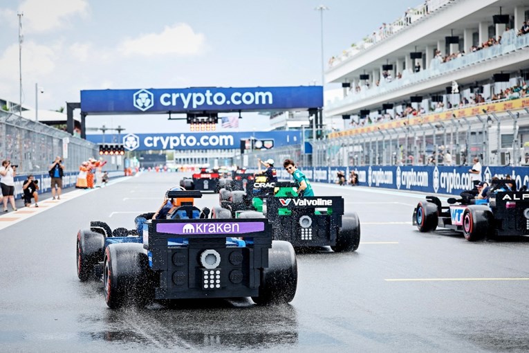 Vozači F1 prije utrke u Americi vozili bolide od Lego kockica