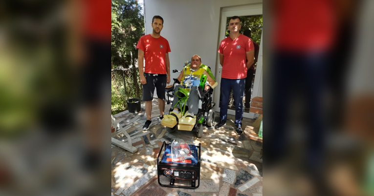 HGSS-ovci Ivanu iz Slavonskog Šamca kupili agregat za struju od svog novca