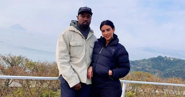 Kim objavila da sluša novi album Kanyea Westa, fanovi je prozvali zbog jednog detalja