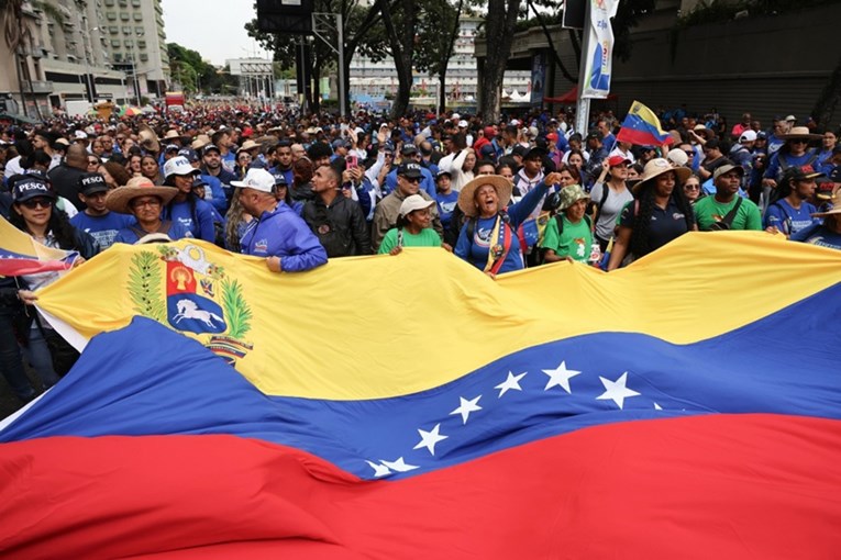 Trump je prozivao Busha za sličnu stvar koju sada namjerava napraviti s Venezuelom