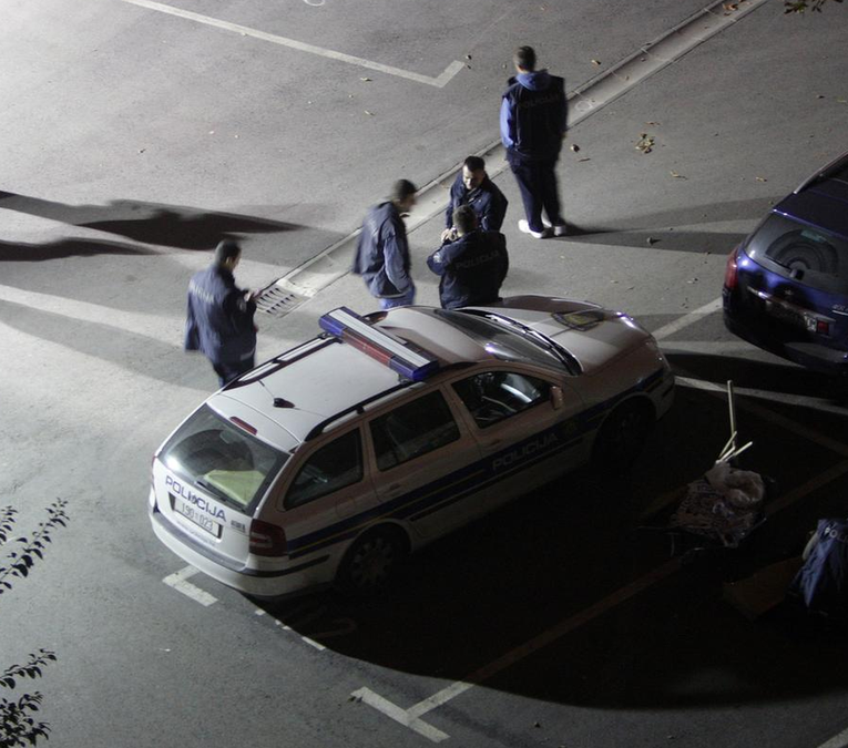 Lopovi uz pomoć blokatora ušli u BMW u Zagrebu, ukrali torbu s desecima tisuća eura