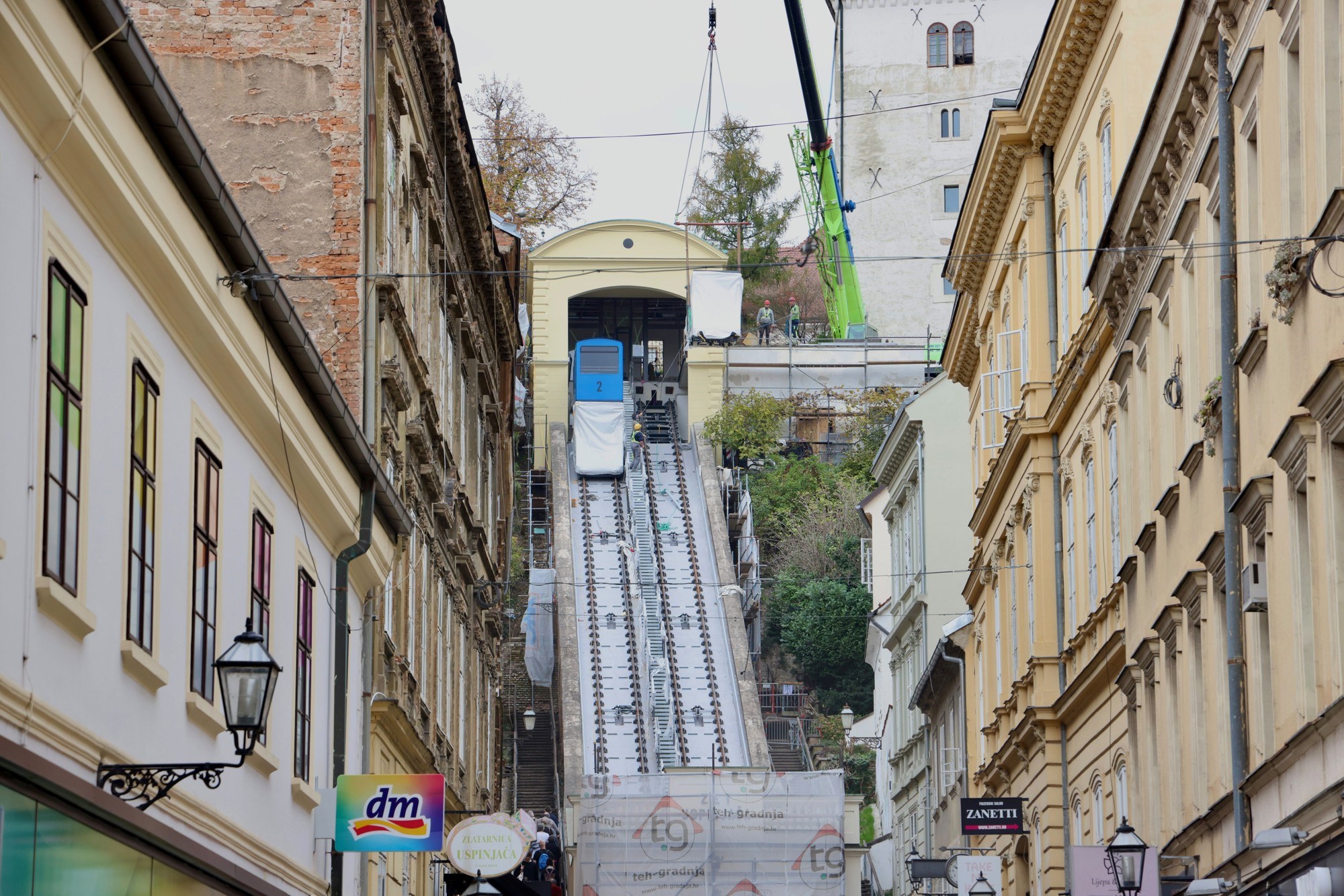 FOTO Traje obnova zagrebačke uspinjače, postavljena nova kabina