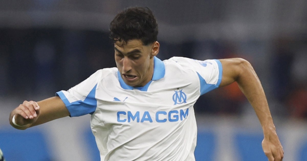 Marokanska zvijezda odbila selfie s fanom na aerodromu. Ovaj ga pokušao ošamariti