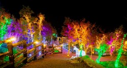Božićno selo u zaleđu Omiša obasjala gotovo četiri milijuna lampica