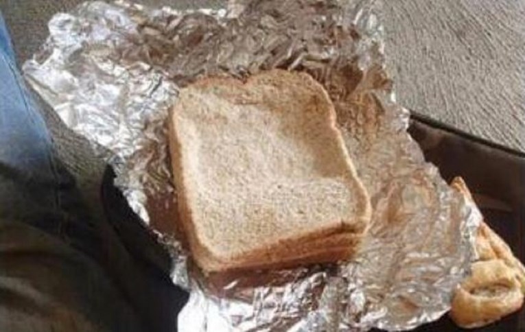 Žalio se da mu žena nije izrezala sendvič, 18+ fotografija njezine osvete postala hit
