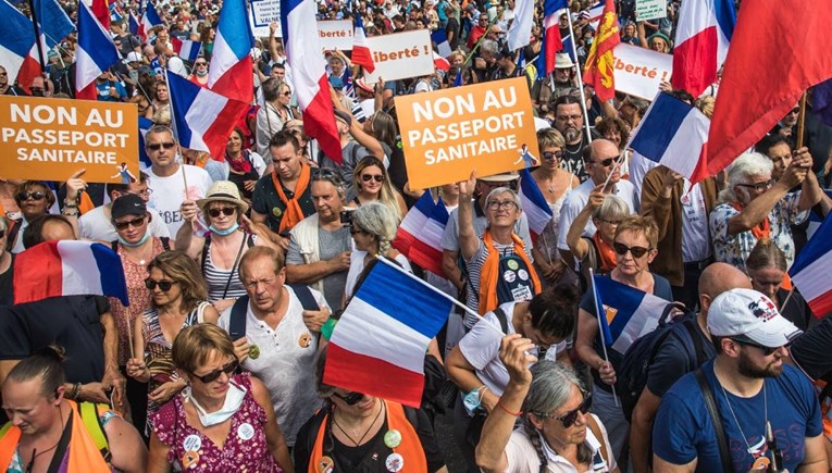U Francuskoj i Švicarskoj deseci tisuća prosvjednika protiv covid-propusnica