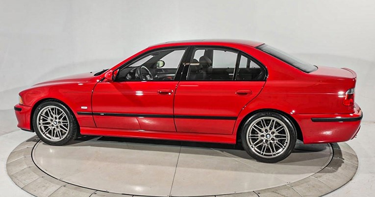 FOTO Poslastica vrijedna zlata: Prodaje se "novi" BMW M5 E39