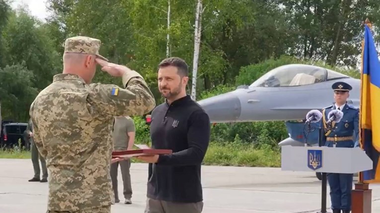 VIDEO Zelenski na tajnoj lokaciji s avionima F-16: "Uspjeli smo, evo ih"