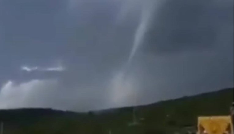 VIDEO Tornado pogodio obalno odmaralište u Turskoj, ozlijeđeno 16 osoba
