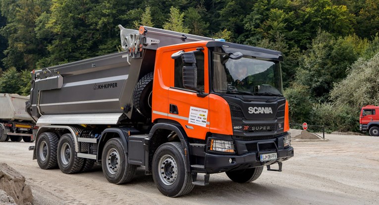 Scania u Jastrebarskom predstavila nove XT kipere. Ambijent im baš pristaje