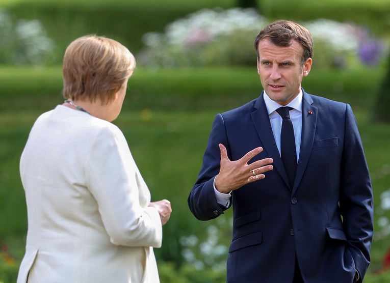 Macron: Nalazim se pred odabirima za novi put