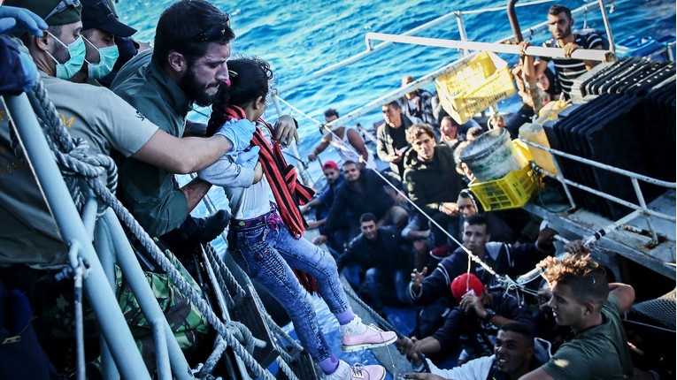 Najmanje 21 migrant stradao nakon potonuća broda kod Tunisa