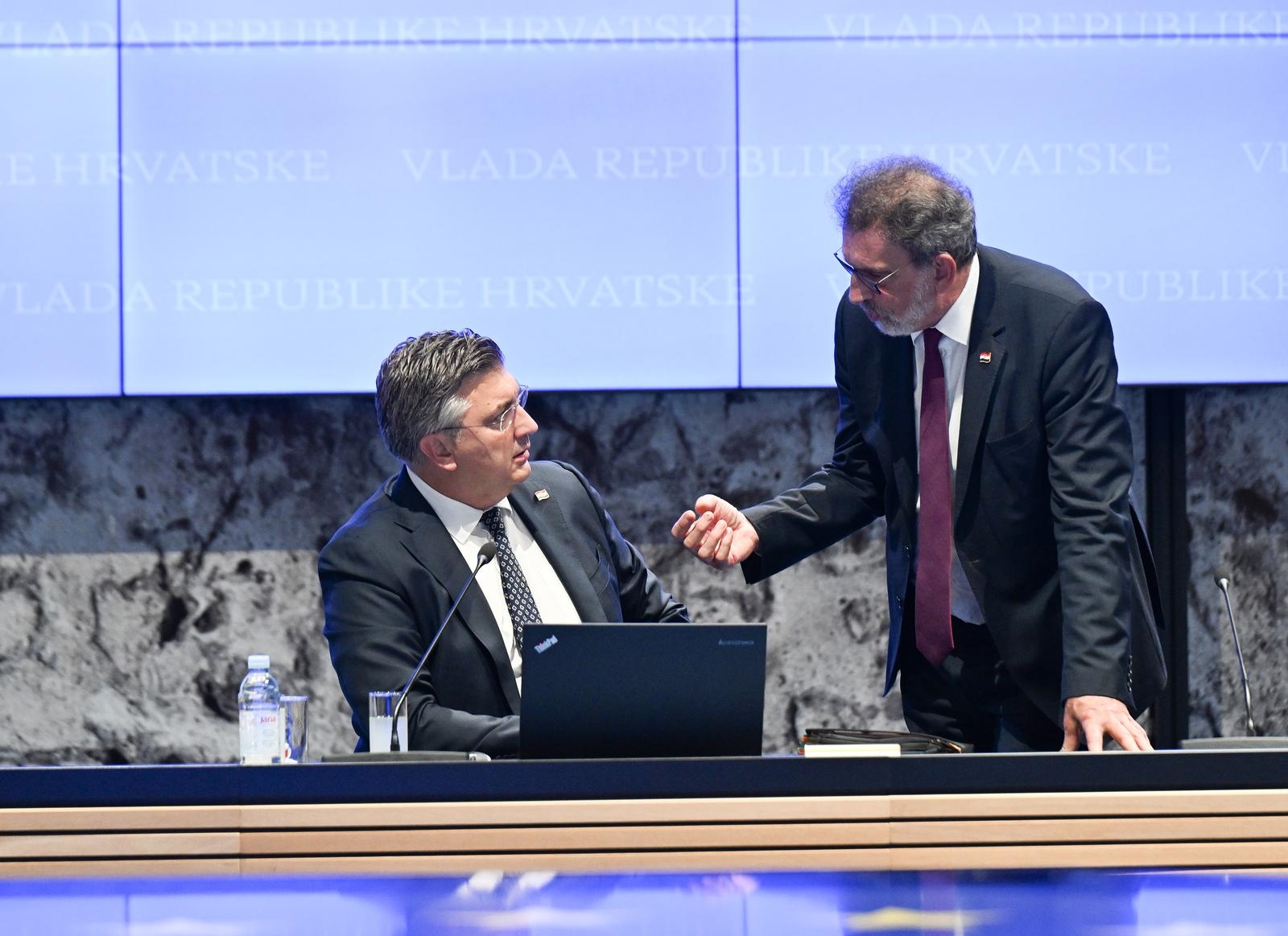 VIDEO Sjednica vlade, obraća se Plenković