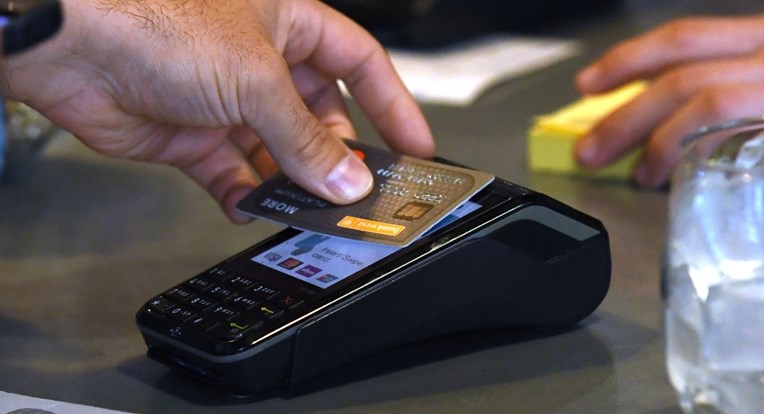 Direktori banaka: Amerikanci sve češće kasne s plaćanjem kredita i kreditnih kartica