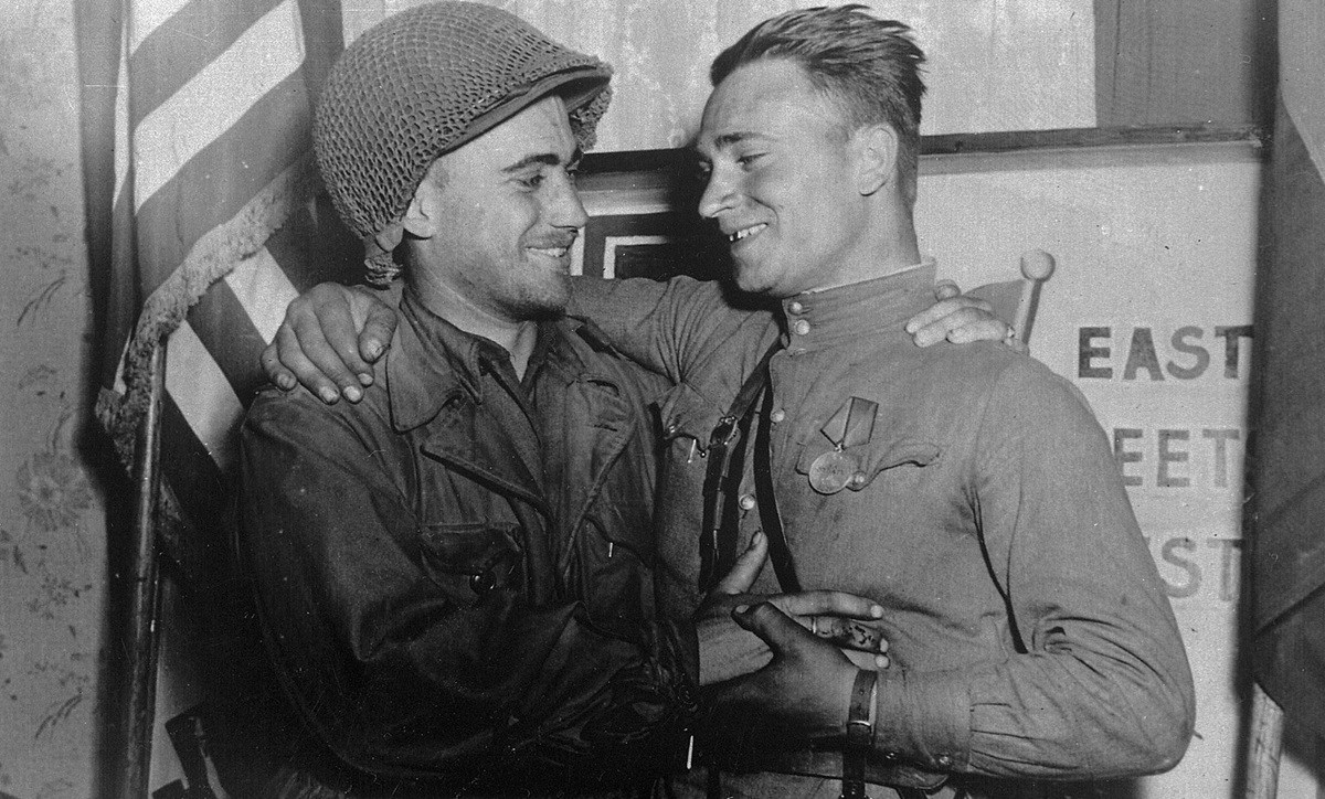 Tog dana Amerikanci i Sovjeti pili su i pjevali u Njemačkoj. Uskoro će se zamrziti