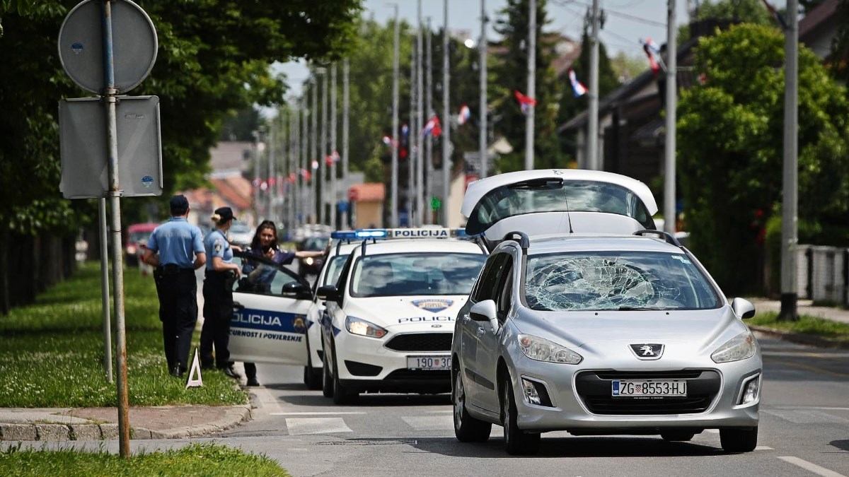 Na pješačkom prijelazu u Velikoj Gorici auto udario tinejdžera, teško je ozlijeđen