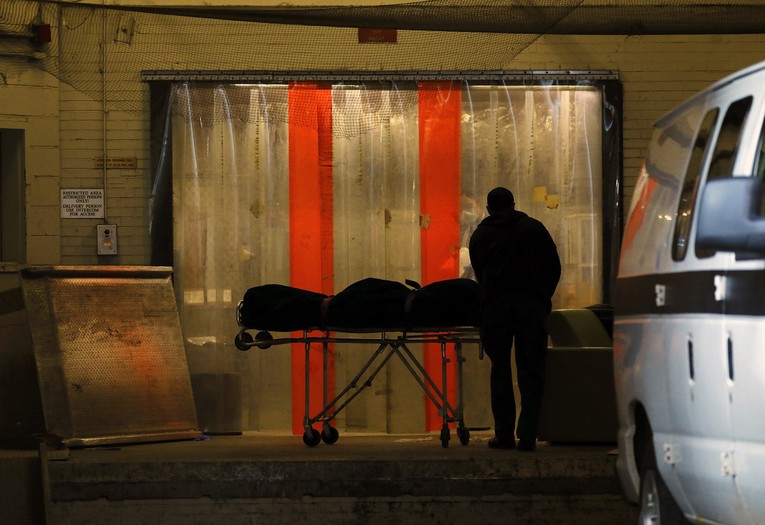 U SAD-u prije dva dana najviše mrtvih od koronavirusa, nastavljaju popuštati mjere