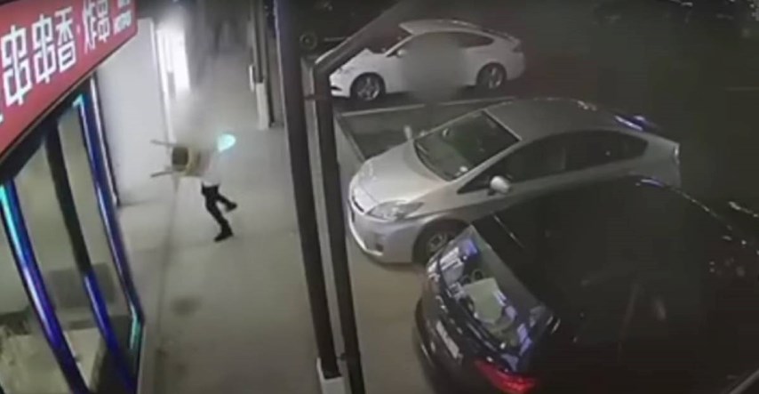 Čovjek na Novom Zelandu upao u kineske restorane pa napao goste sjekirom