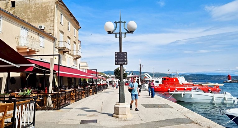 Evo koliko na moru koštaju lignje, ćevapi, špageti i pizza