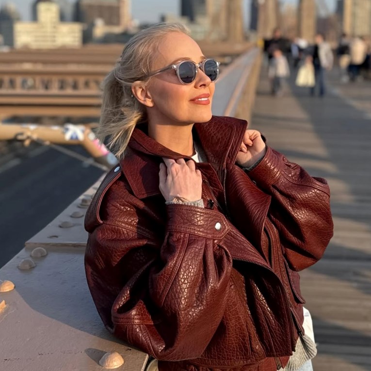 Jelena Rozga u New Yorku pozirala u jakni od 2500 eura
