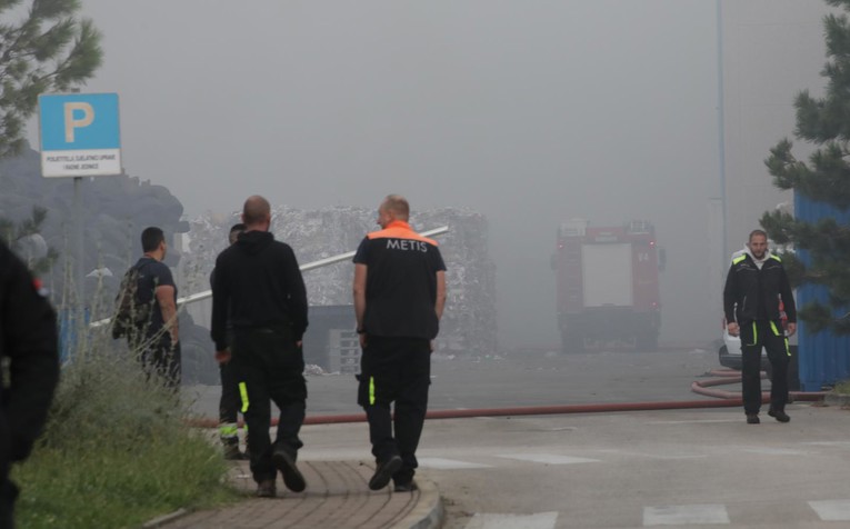 Zbog požara na Kukuljanovu loš zrak, izdane preporuke za rad škola