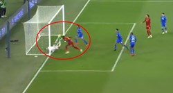 VIDEO Talijanski golman šokirao protivnike trostrukom obranom. Snimka je hit