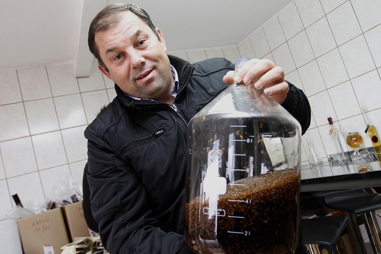 HDZ-ovac od države kupio gotovo 9000 litara rakije