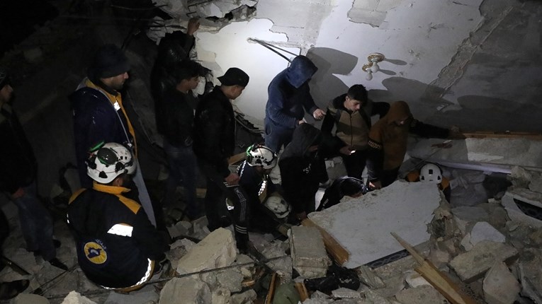 Djevojčica u Turskoj spašena nakon 20 sati u ruševinama: "Gdje je moja mama?"