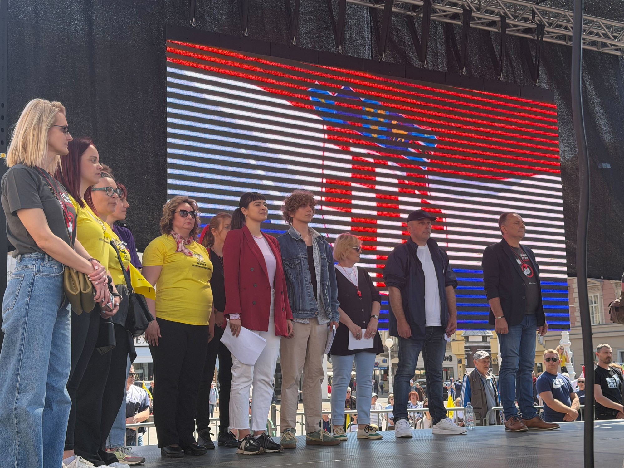 FOTO Prosvjedna povorka stigla na Trg: "Nemaju svi apartmane u Dubrovniku"