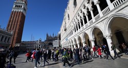 Papa Franjo u Veneciji upozorio na opasnost od masovnog turizma
